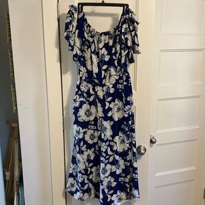 Size 10, ultra comfy and cute floral pants suit